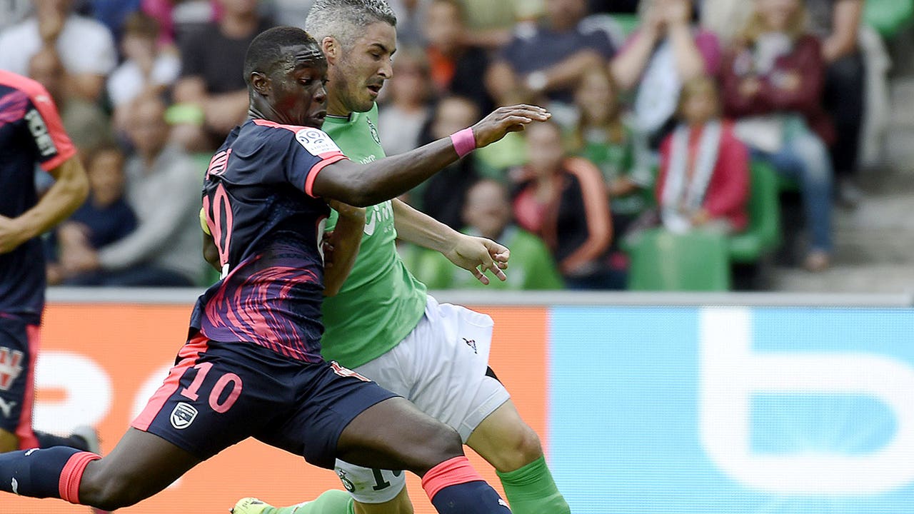 Lyon collect first Ligue 1 win at Guingamp; Bordeaux draw Saint-Etienne